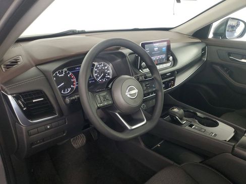 Used 2023 Nissan Rogue SV image 11