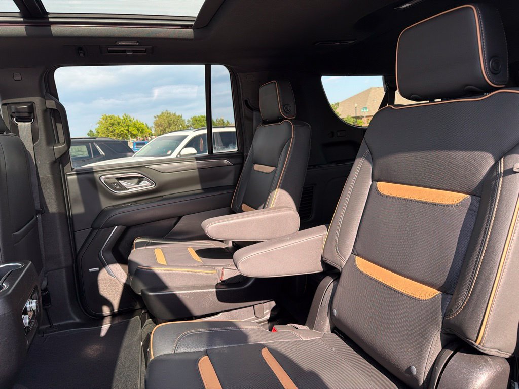 Used 2024 GMC Yukon XL AT4 w/ Technology Package AWD/4WD image 17