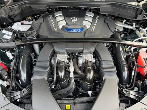 New 2026 Maserati Grecale Modena image 9