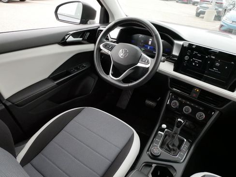 Used 2025 Volkswagen Taos S AWD/4WD image 9