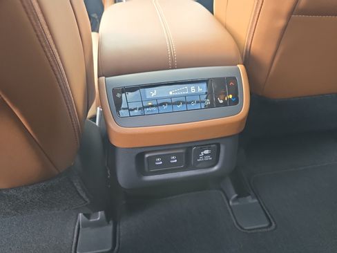 Used 2026 Nissan Pathfinder Platinum AWD/4WD image 19