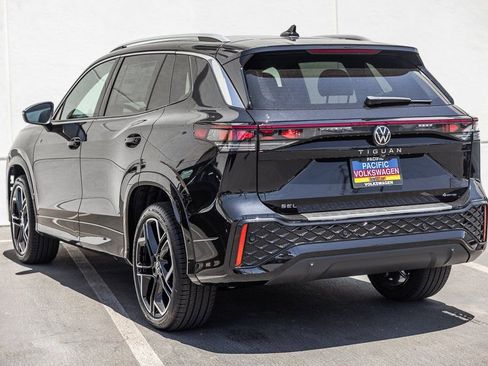 New 2026 Volkswagen Tiguan SEL R-Line image 3
