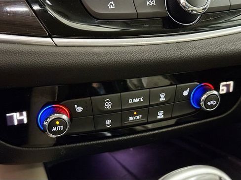 Used 2020 Buick Enclave Essence image 16