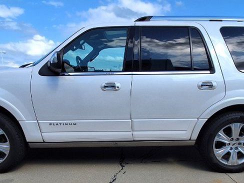 Used 2016 Ford Expedition Platinum AWD/4WD image 5