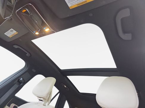 Certified 2025 Mercedes-Benz GLC 300 image 29