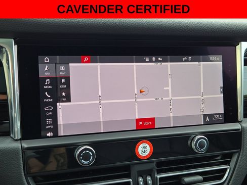 Used 2025 Porsche Macan AWD/4WD image 19
