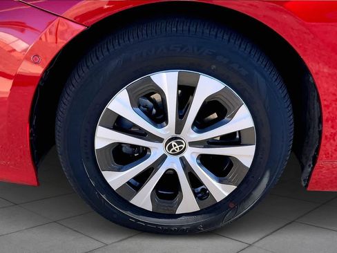 Certified 2022 Toyota Prius LE image 9