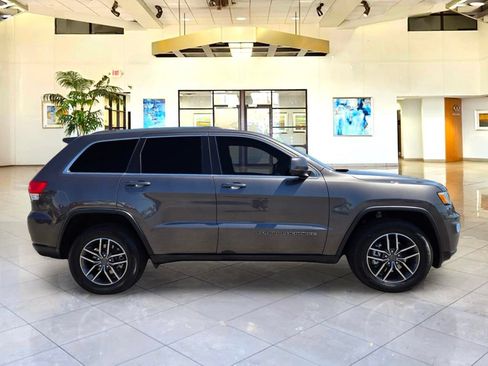 Used 2019 Jeep Grand Cherokee Laredo w/ 18" Wheel & 8.4" Radio Group RWD image 4
