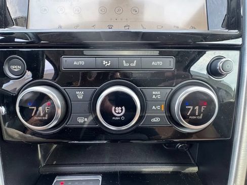 Used 2017 Land Rover Discovery HSE AWD/4WD image 12