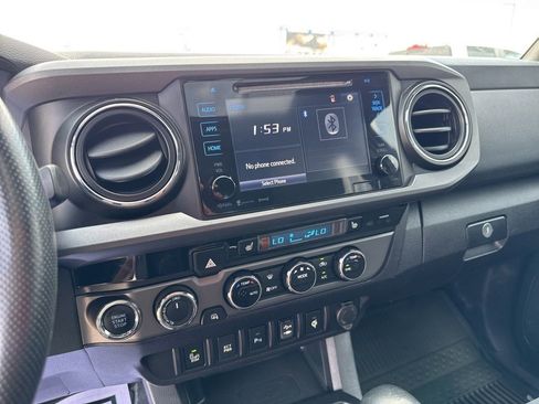 Used 2017 Toyota Tacoma TRD Off-Road AWD/4WD image 25