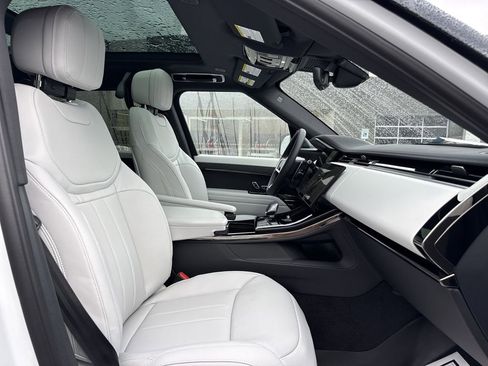 New 2025 Land Rover Range Rover Sport SE image 17