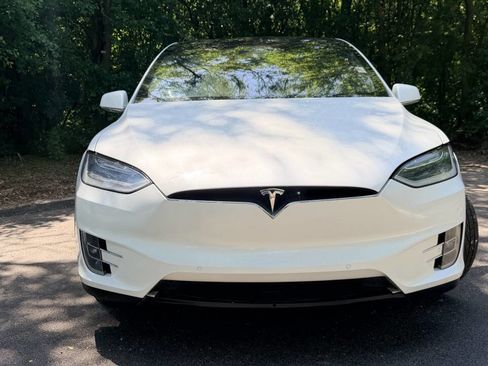 Used 2019 Tesla Model X 75D AWD/4WD image 2