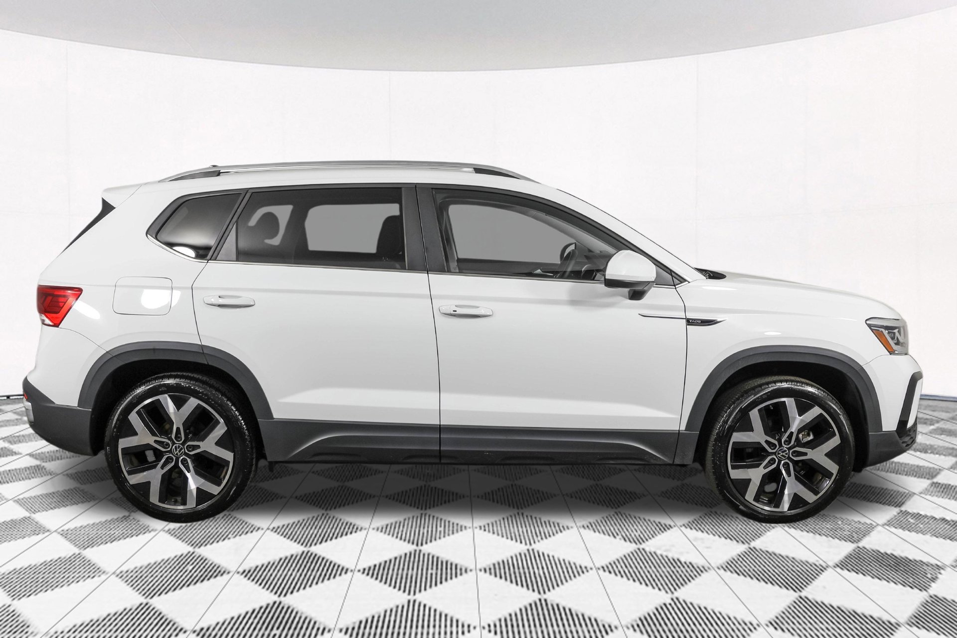 Used 2023 Volkswagen Taos SEL AWD/4WD image 17