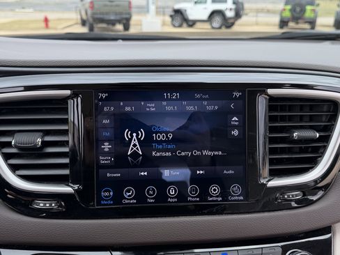 Used 2020 Chrysler Pacifica Touring-L w/ Advanced Safetytec Group image 22