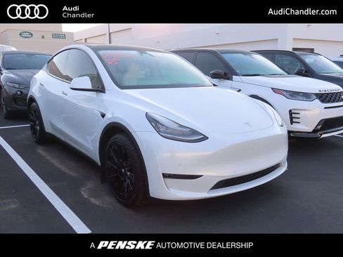 Used 2021 Tesla Model Y Long Range image 1