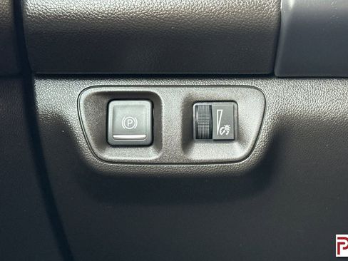 Certified 2023 GMC Acadia SLT AWD/4WD image 32
