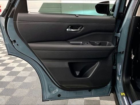 New 2026 Nissan Pathfinder Platinum image 34