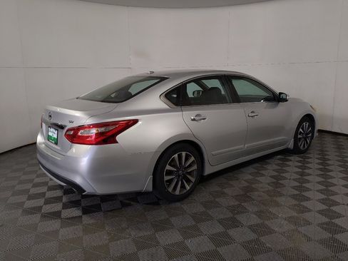 Used 2017 Nissan Altima 2.5 SV w/ Convenience Package FWD image 10