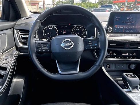 Used 2025 Nissan Rogue SV FWD image 5