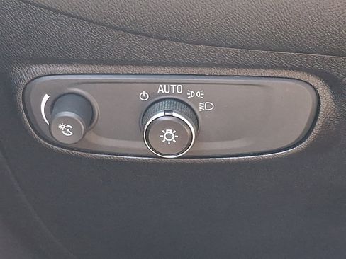 Used 2018 Chevrolet Equinox LT AWD/4WD image 26