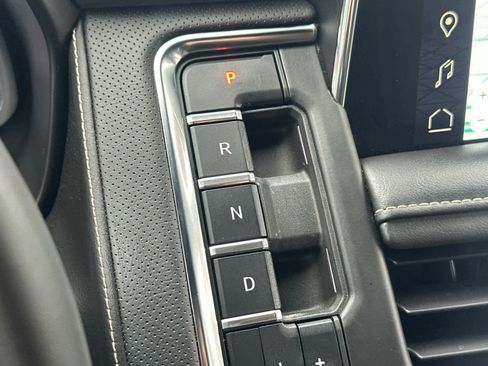 Used 2023 GMC Yukon XL SLT w/ SLT Premium Package image 22