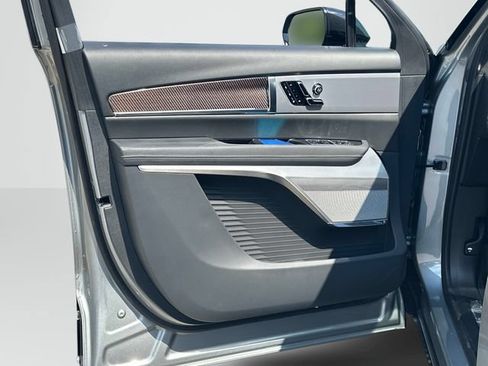 New 2027 Cadillac Vistiq Sport w/ LPO, Floor Liner Package AWD/4WD image 8