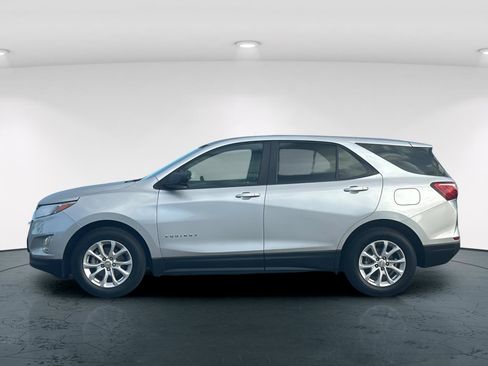 Used 2021 Chevrolet Equinox LS w/ LS Convenience Package image 3