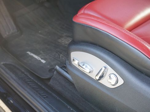 Certified 2024 Porsche Macan AWD/4WD image 15
