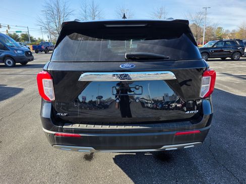 Certified 2022 Ford Explorer XLT w/ Equipment Group 202A image 4