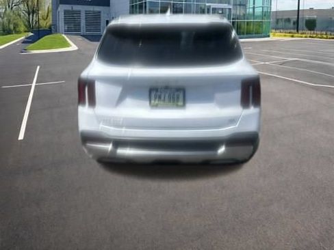 Used 2025 Kia Sorento S AWD/4WD image 5