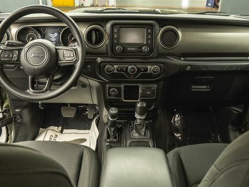 Used 2021 Jeep Wrangler Unlimited Sport AWD/4WD image 30