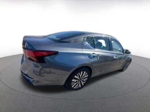 Used 2025 Nissan Altima 2.5 SV image 9