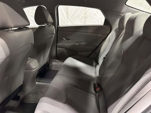 Used 2023 Hyundai Elantra SE FWD image 19