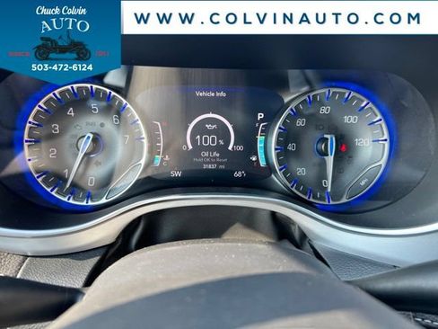 Used 2025 Chrysler Pacifica Limited FWD image 18