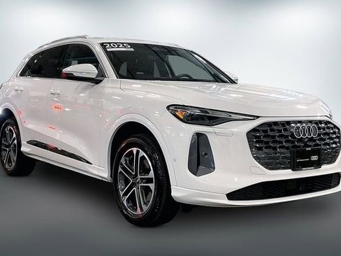 Certified 2025 Audi Q5 Premium w/ Convenience Package AWD/4WD image 1