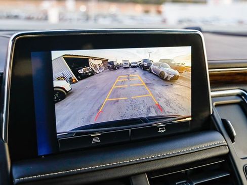 Used 2024 Chevrolet Suburban Premier image 25