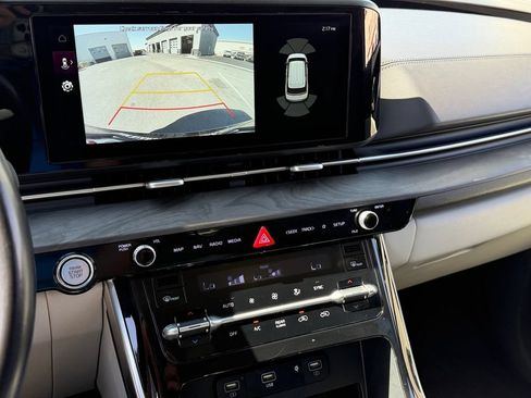 Used 2024 Kia Carnival EX FWD image 17