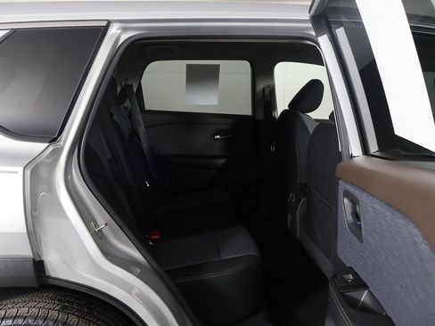 Used 2023 Nissan Rogue SV image 25