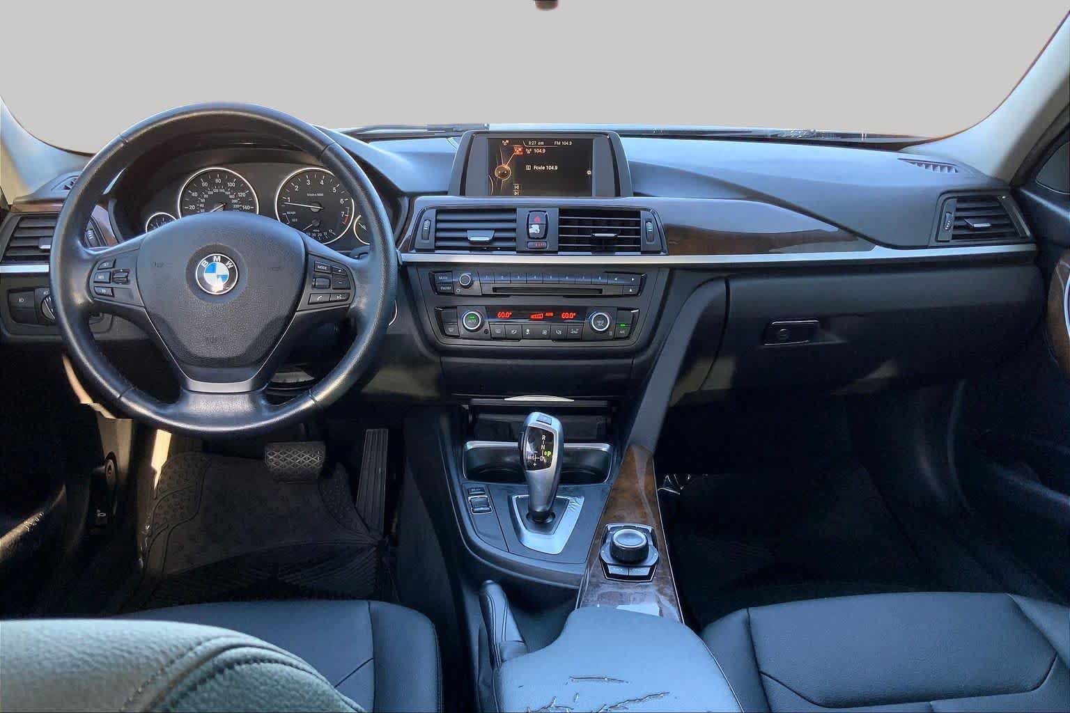 Used 2015 BMW 320i Sedan RWD image 16