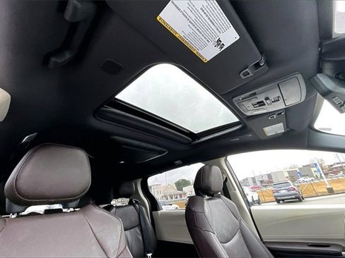 Used 2022 Toyota Sienna Platinum image 26