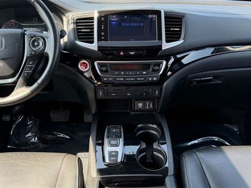 Used 2017 Honda Pilot Touring image 27