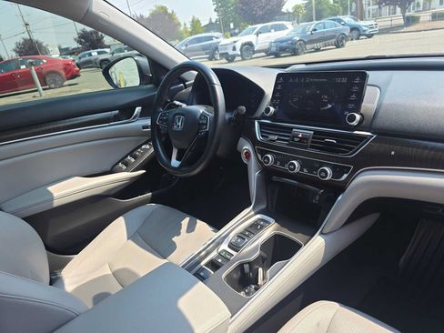 Used 2019 Honda Accord Touring image 10