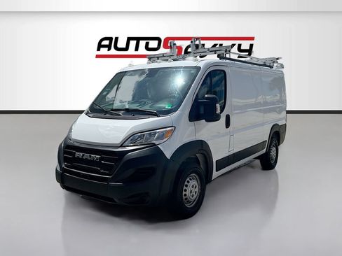 Used 2024 RAM ProMaster 2500 FWD image 3