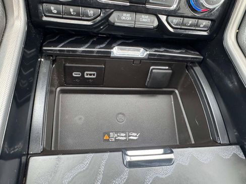 Used 2023 GMC Yukon Denali image 37