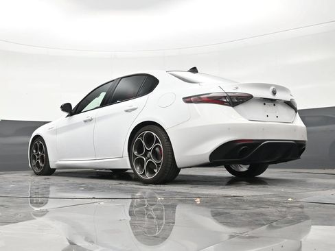 Used 2024 Alfa Romeo Giulia Veloce RWD image 22