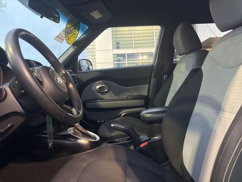 Used 2014 Kia Soul + FWD image 6
