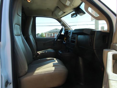 Used 2020 Chevrolet Express 3500 w/ Driver Convenience Package RWD image 10