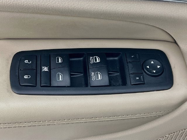 Used 2017 Jeep Grand Cherokee Limited w/ Luxury Group II RWD image 12