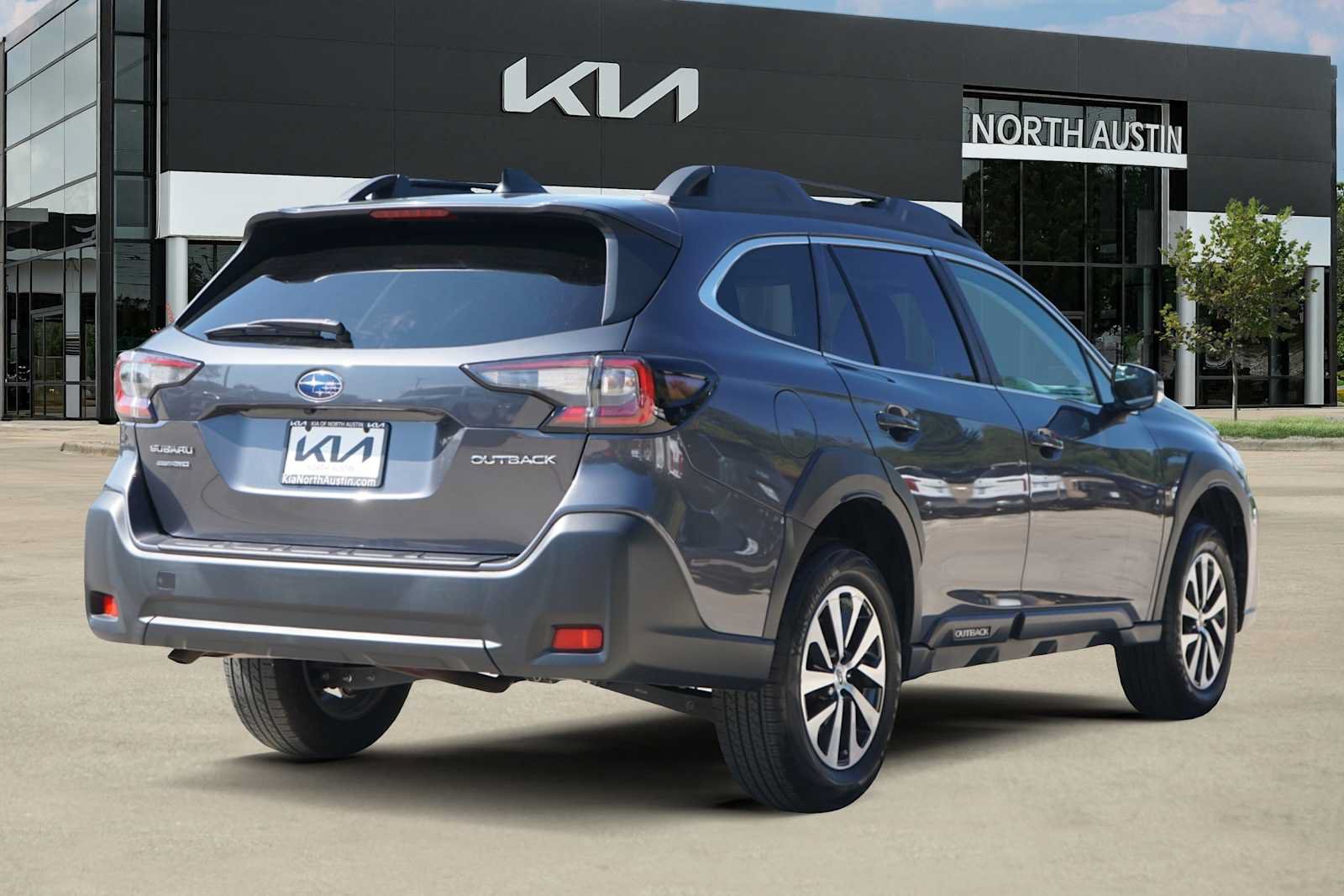 Used 2025 Subaru Outback Premium w/ Popular Package #1A AWD/4WD image 4