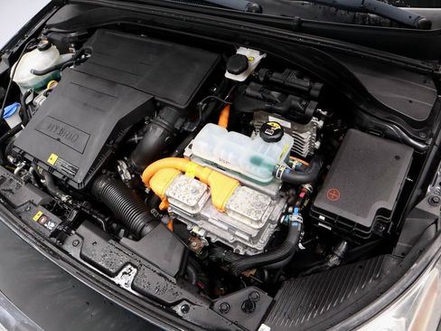 Used 2018 Hyundai Ioniq Blue image 17